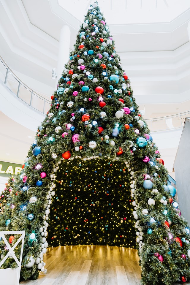 Christmas Tree at Upper Canada Mall